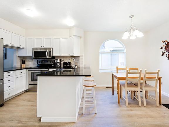 Kitchen and Breakfast Nook