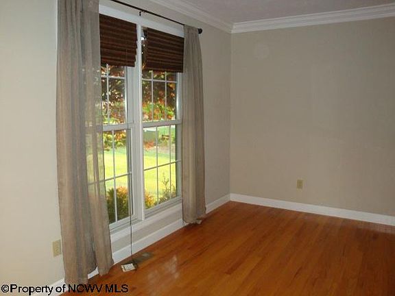 3rd image of 122 Clearwood Dr
