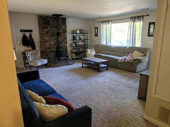 4th image of 4434 Vallecito St