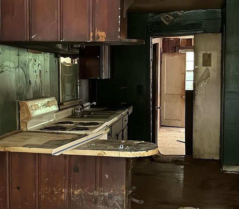 2nd image of 616 Sunset Dr