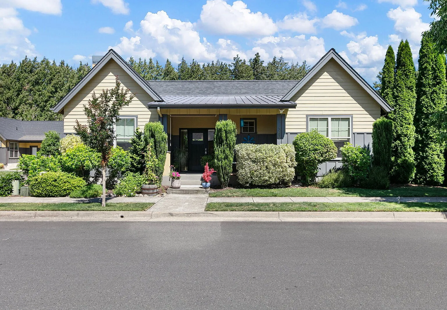 1 bed, 1.0 bath, $700 — Photo 1