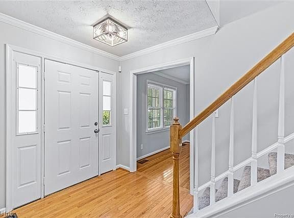 3rd image of 201 Ludlow Dr