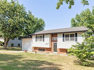 1021 Summit Dr, Willow Springs, MO 65793