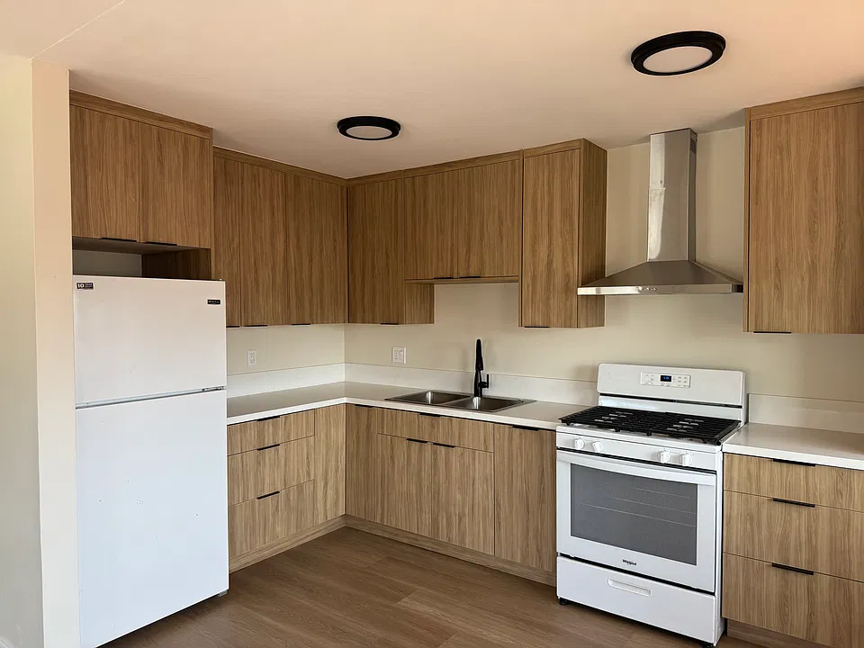 2 3661 1/2 Bancroft