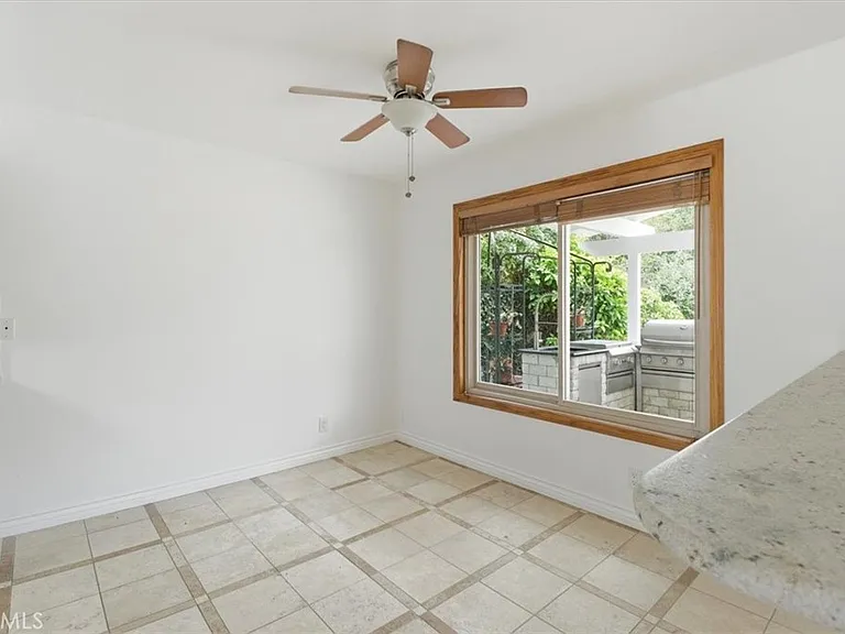 577 Houston Dr — Photo 8