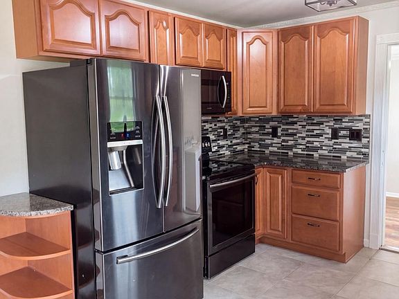 3rd image of 1673 Broad Ln