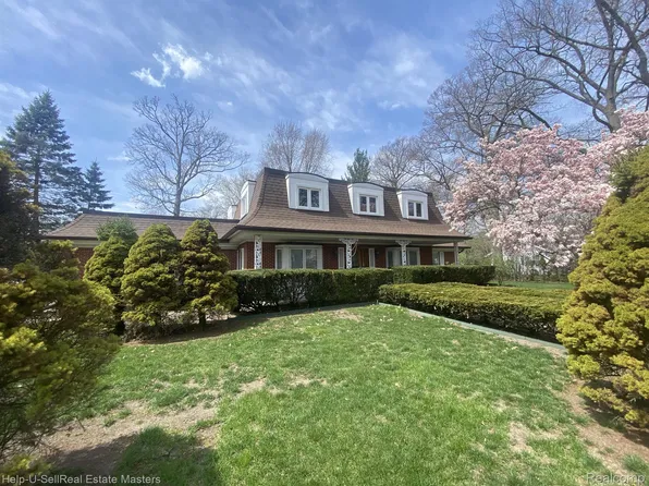 3015 E Village Ln, Port Huron, MI 48060