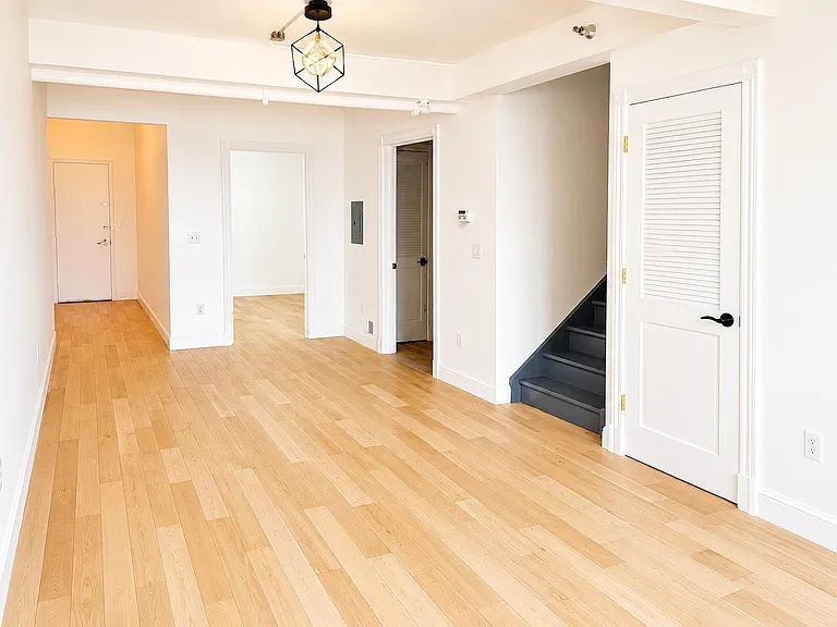 300 Communipaw Ave #302 — Photo 4