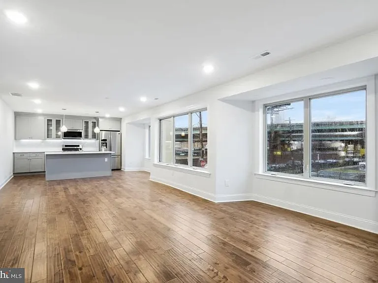 41 W Wildey St #1 — Photo 1