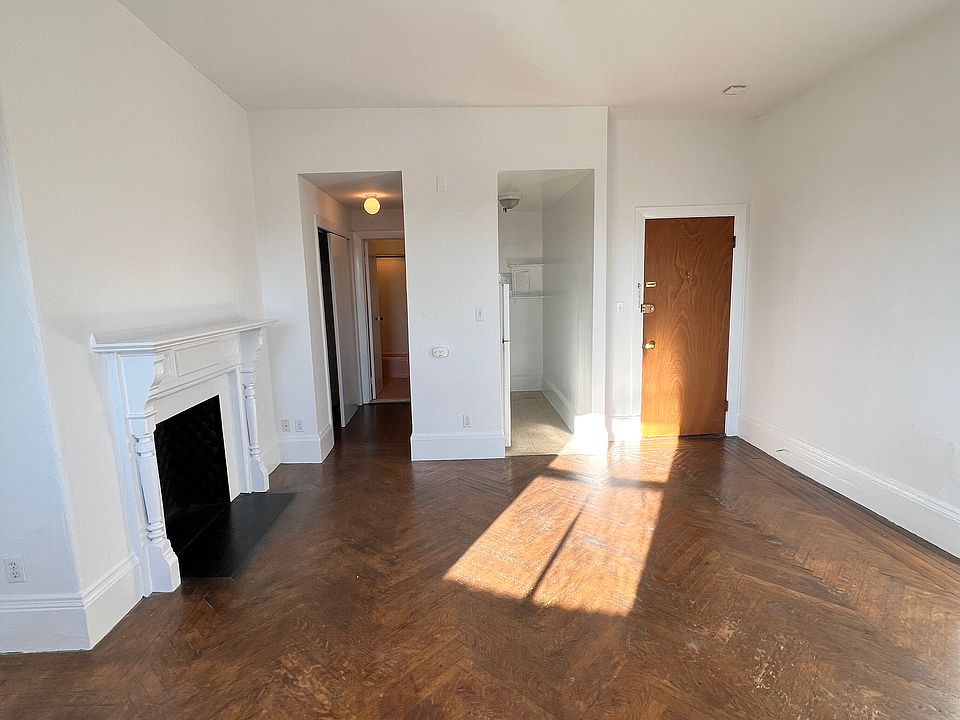 2nd image of 20 Mount Vernon St #2