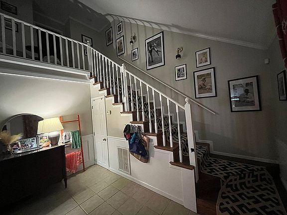 3rd image of 1718 Eastview Ln