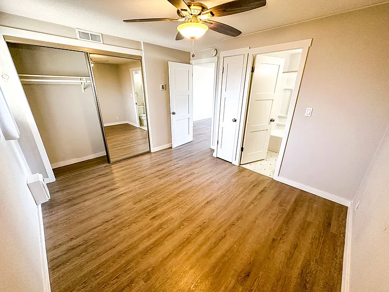 Mercer Vista Apartments — Photo 24