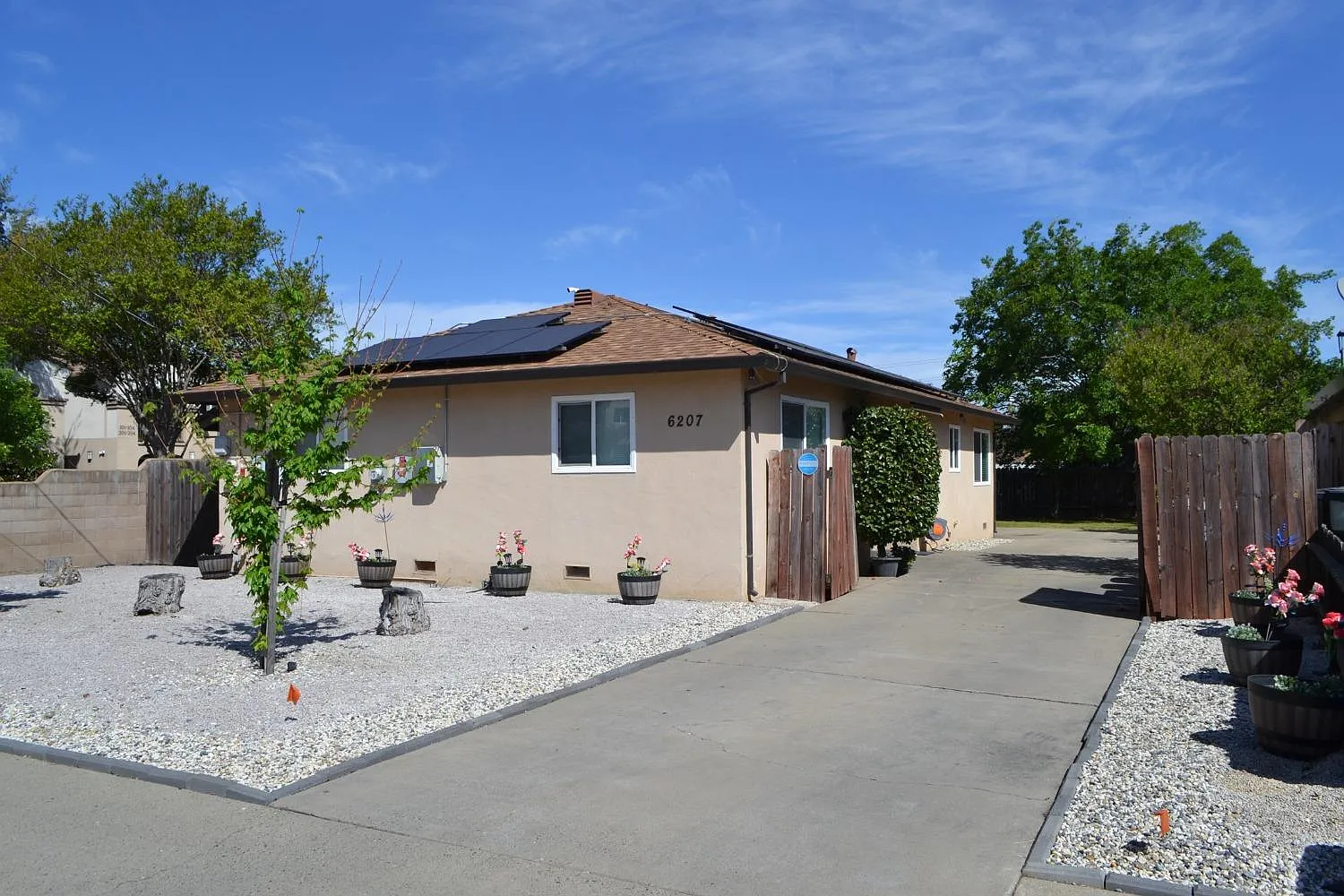 6207 Fowler Ave photo 1