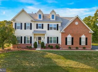 159 Raven Hollow Dr, North Wales, PA 19454