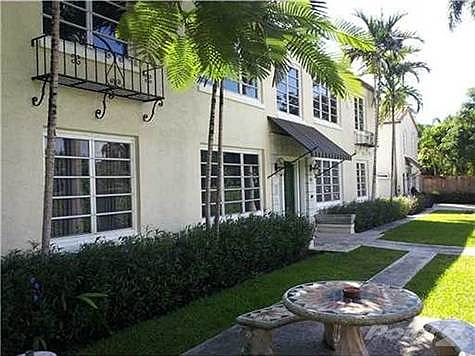 5th image of 2855 Royal Palm Ave APT 4