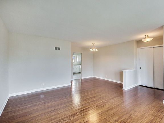 5th image of 11121 Shakespeare St
