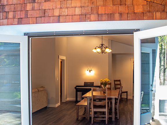 5th image of 12232 Katherine Pl NE