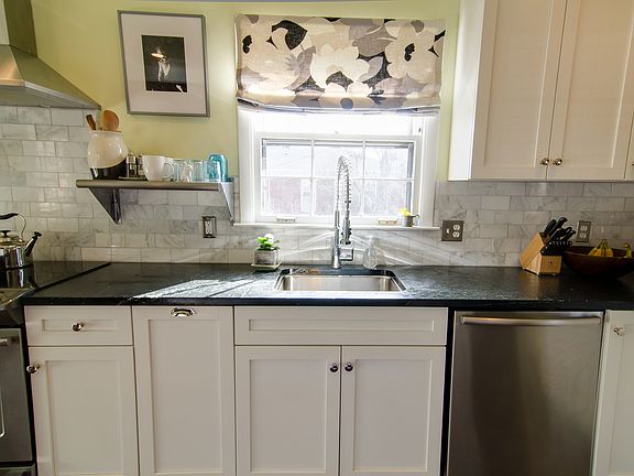 3rd image of 1814 Riverview Dr