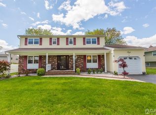 18 Peter Ave, Kendall Park, NJ 08824