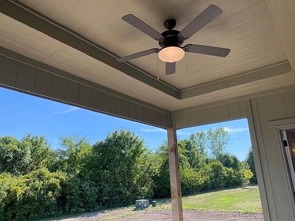 4th image of 1721 NE Ravenwood Dr