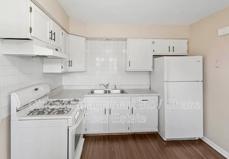 11212 1st St #4 — Photo 3