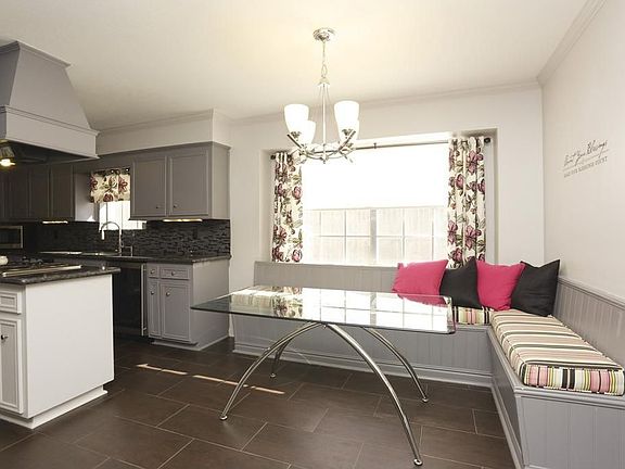 4th image of 1726 Woodland Park Dr