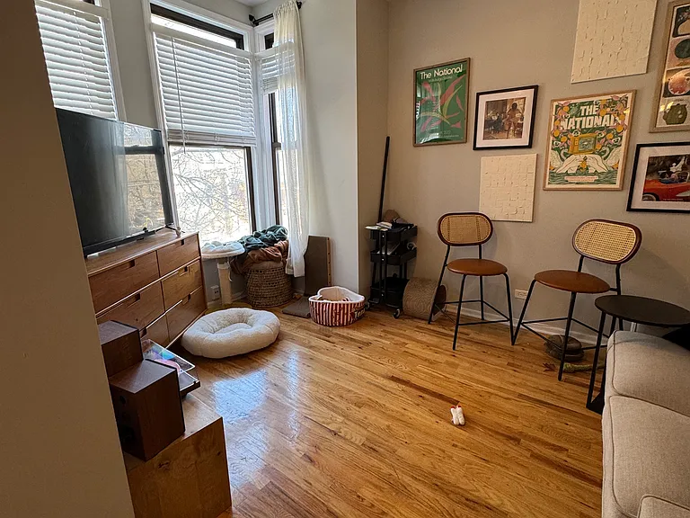 1351 W Roscoe St #2 — Photo 4