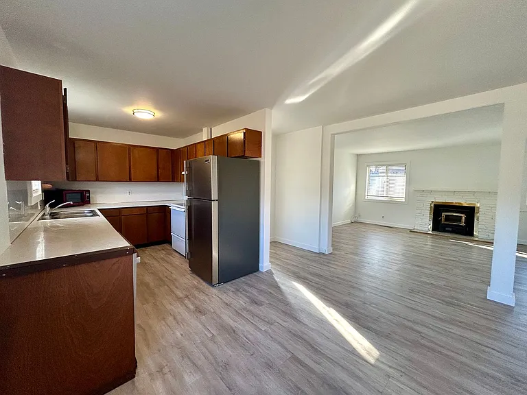 407 S Walnut St — Photo 11