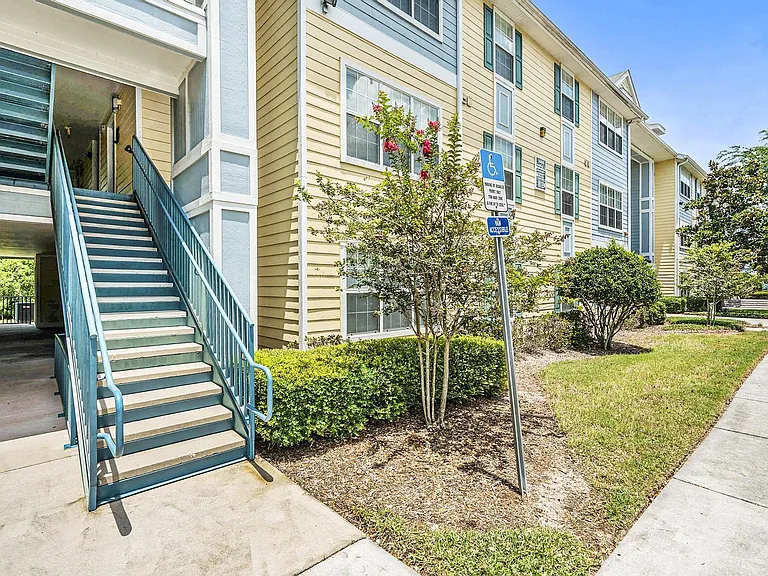 Savannah Cove Apartments — Photo 9
