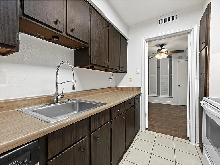 800 Post Oak Blvd #73 — Photo 9