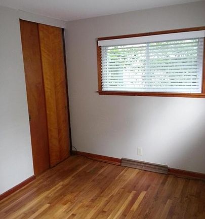 4th image of 20 E Lincoln St