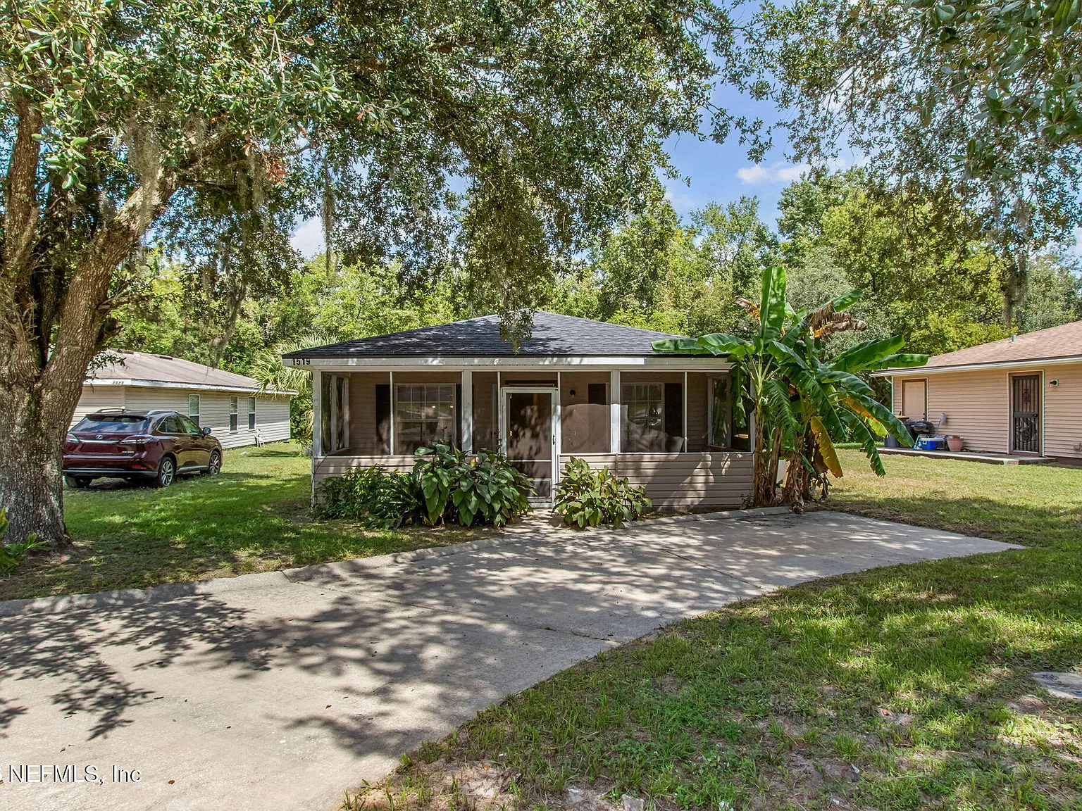 3 bed, 2.0 bath, 1050 sqft, $1,650 — Photo 2