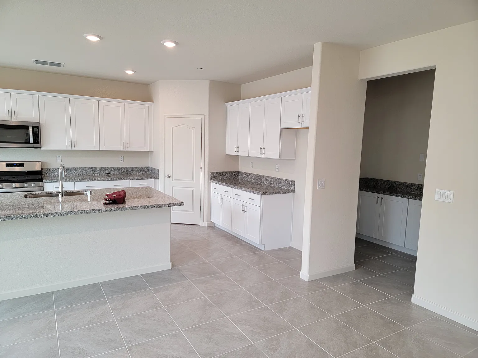 5 bed, 3.5 bath, 3247 sqft, $3,400 — Photo 3