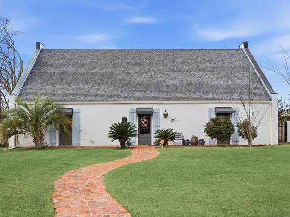 2032 Charvais Dr, Lake Charles, LA 70601