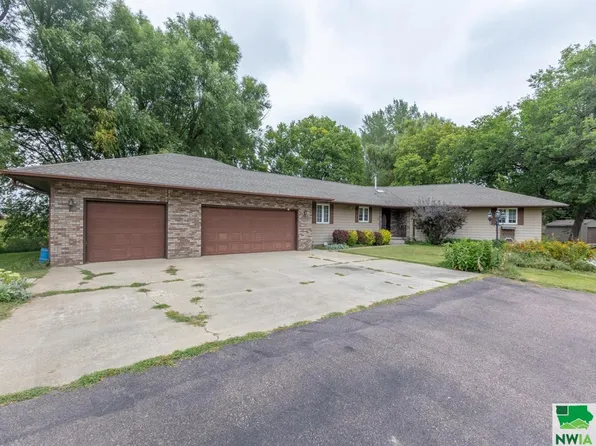105 1st Ave, Hornick, IA 51026