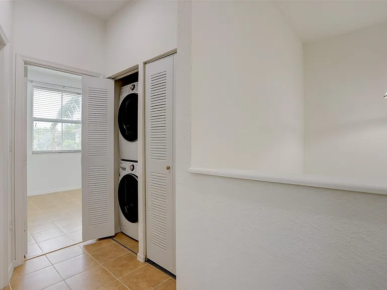 2851 W Prospect Rd #305 — Photo 22