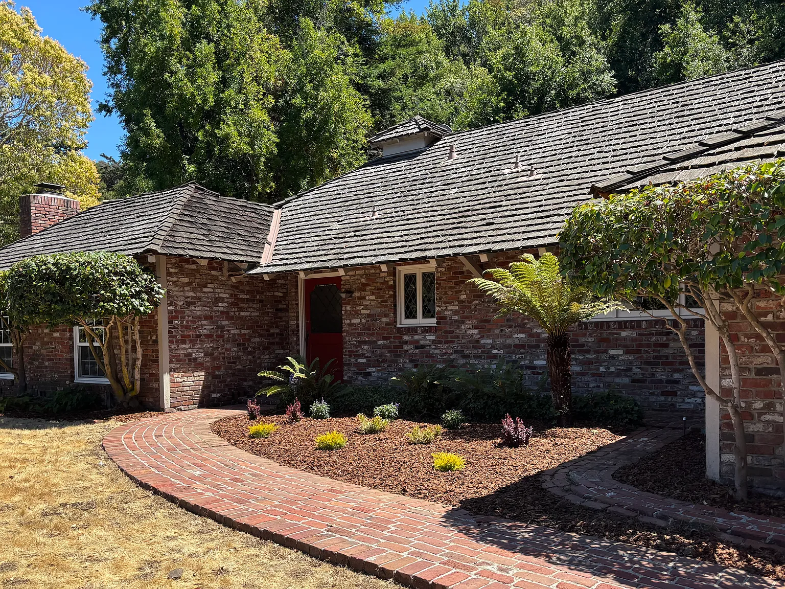 1553 Escondido Way — Photo 1