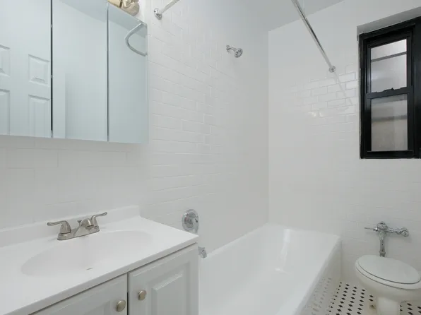 340 E Mosholu Parkway S image 5 of 7