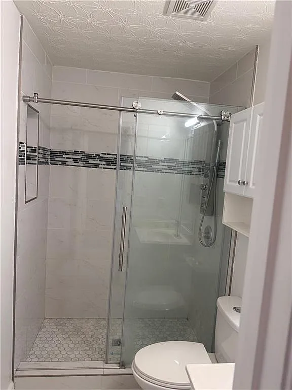 3 bed, 2.5 bath, 1903 sqft, $2,200 — Photo 4