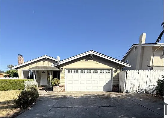 1042 Chapel Hill Way — Photo 1