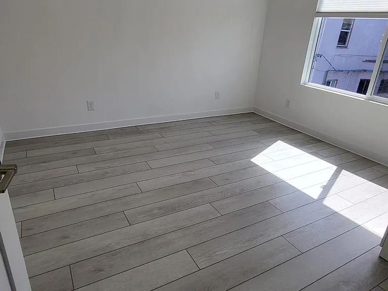 1929 Ashby Ave — Photo 3