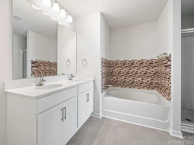 2132 Highland Knoll Dr — Photo 9