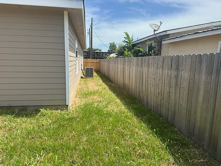 1600 Woodress Ln #A AND B — Photo 11