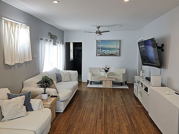 4th image of 1635 Linden Rd