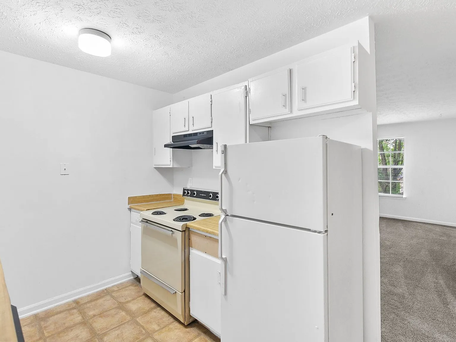 Redwood Manor — Photo 1