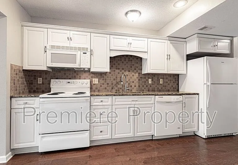 8119 N Elmwood Ave — Photo 4