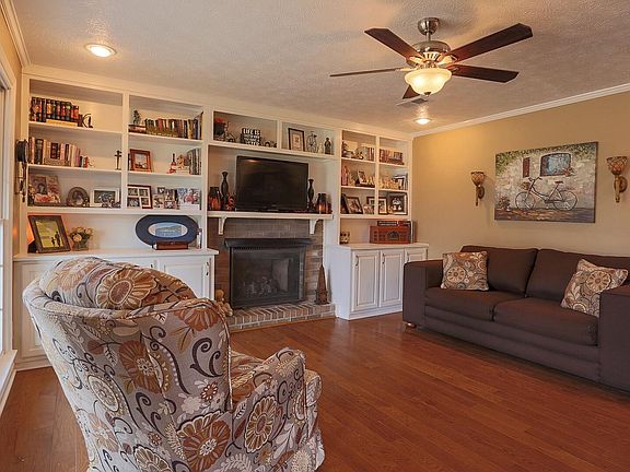 3rd image of 724 Stewart Valley Dr