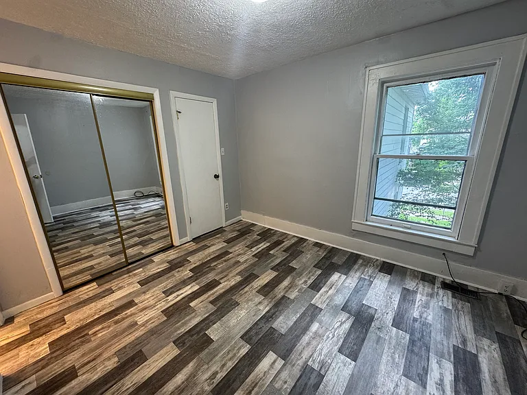314 E Walnut St #6 — Photo 4