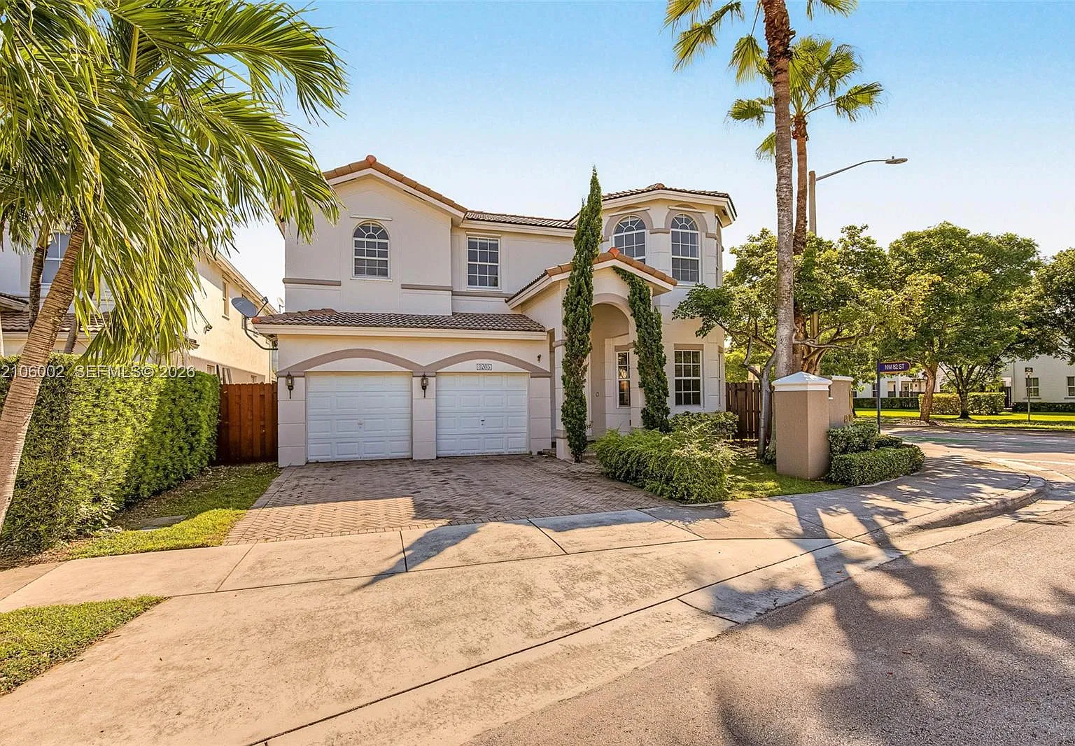 Islands At Doral Northwes — Photo 1