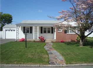 112 Eden Crest Dr, Cranston, RI 02920